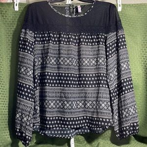 Xhilaration Lg Long sleeved Black with White designs